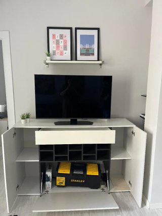 Mueble TV moderno blanco y negro
