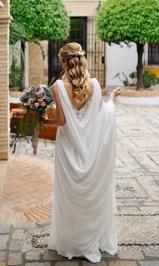 Vestido y capa de Novia Sedka