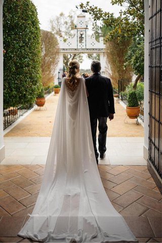 Vestido y capa de Novia Sedka