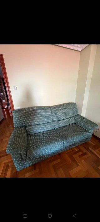 Sofá de tela verde