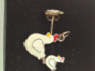Conjunto de pendientes y colgante de gallina