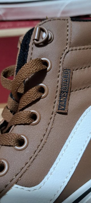Scarpe vans la scatola leggermente rovinata