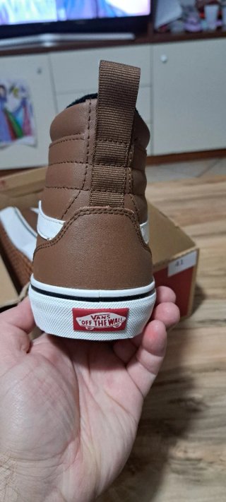 Scarpe vans la scatola leggermente rovinata