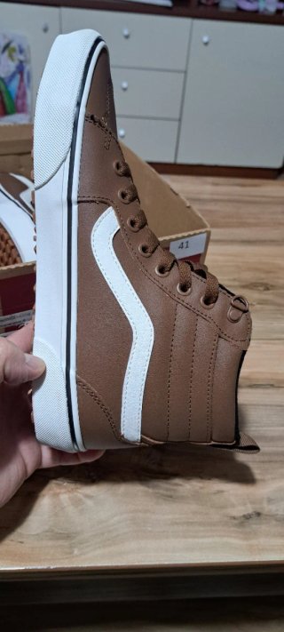 Scarpe vans la scatola leggermente rovinata