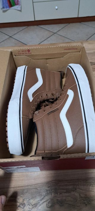 Scarpe vans la scatola leggermente rovinata