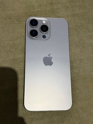 iPhone 15 Pro Max Gris titanio