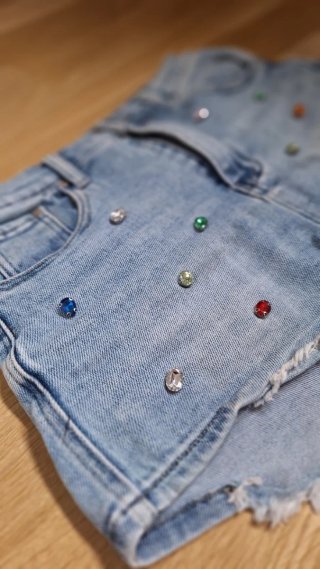 Shorts vaqueros con pedrería