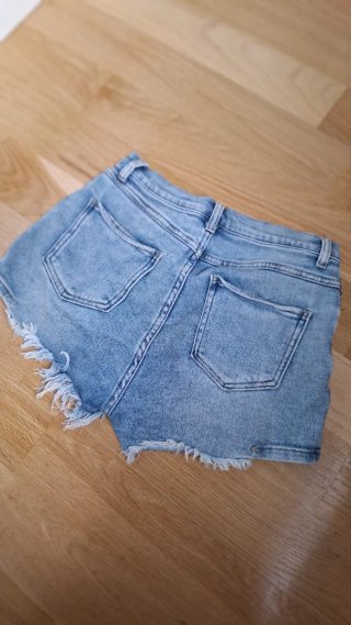 Shorts vaqueros con pedrería