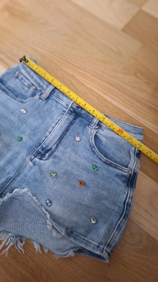 Shorts vaqueros con pedrería