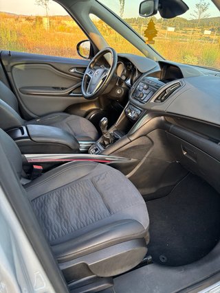 Opel Zafira Tourer 2012