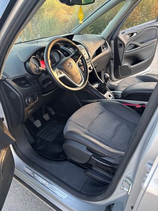 Opel Zafira Tourer 2012