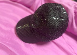 Gorra negra lentejuelas