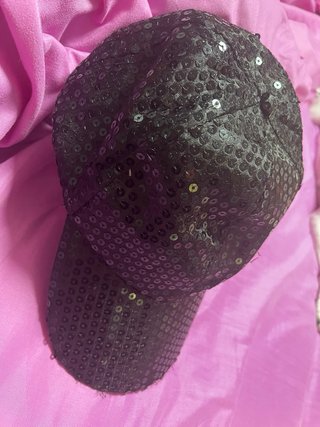Gorra negra lentejuelas