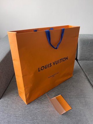 Borsa Louis Vuitton e carta