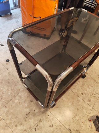 Mesa auxiliar cristal y metal