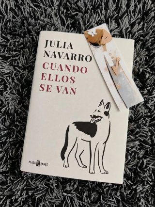 Libro "Cuando ellos se van", de Julia Navarro