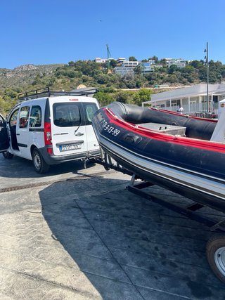 Trasporte de moto de agua y mercancía
