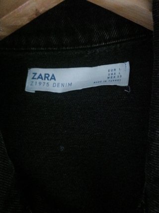 Cazadora vaquera negra Zara