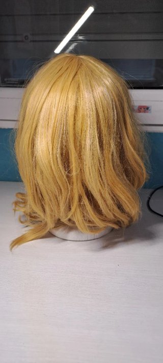 Peluca rubia corta