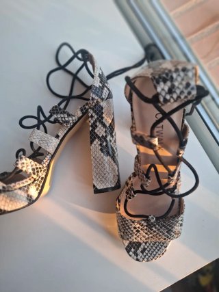 Sandalias Catwalk Tacón Ancho Cierre Cordones