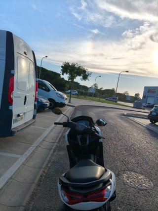 Yamaha NMAX 125 Scooter Maxi Gris/Blanco