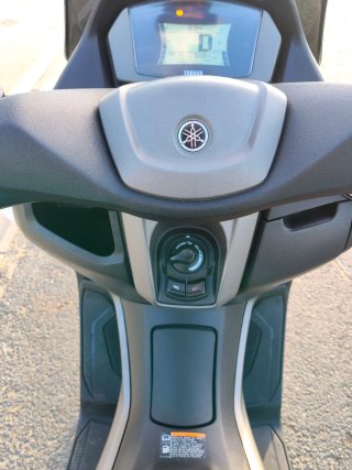 Yamaha NMAX 125 Scooter Maxi Gris/Blanco