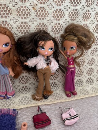 Lote 5 Muñecas Bratz + Moto + Accesorios