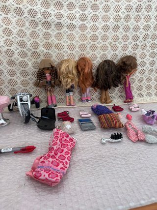 Lote 5 Muñecas Bratz + Moto + Accesorios