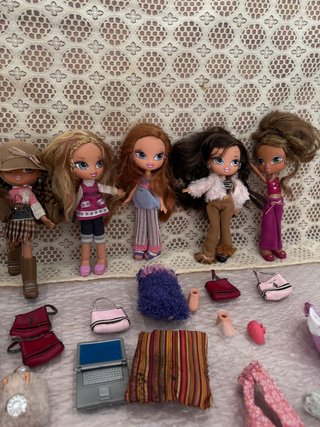 Lote 5 Muñecas Bratz + Moto + Accesorios