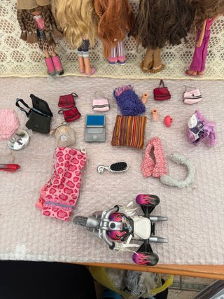 Lote 5 Muñecas Bratz + Moto + Accesorios