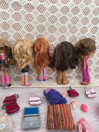 Lote 5 Muñecas Bratz + Moto + Accesorios