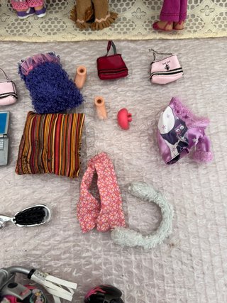 Lote 5 Muñecas Bratz + Moto + Accesorios