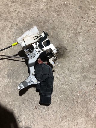 Cerradura trasera derecha c1 aygo y 107