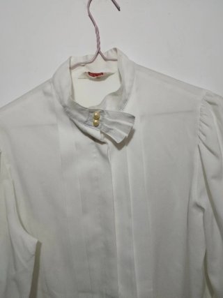 Camisa blanca manga larga abotonada