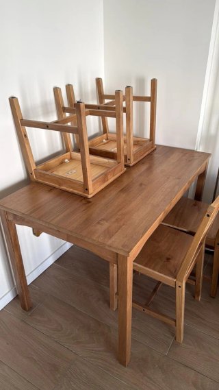 Mesa comedor madera + 4 sillas NUEVA