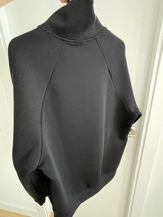 Sudadera Nike cuello alto negra