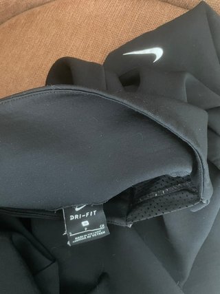 Sudadera Nike cuello alto negra
