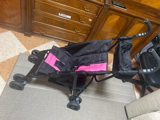 Silla de paseo Baby Trend negra y rosa