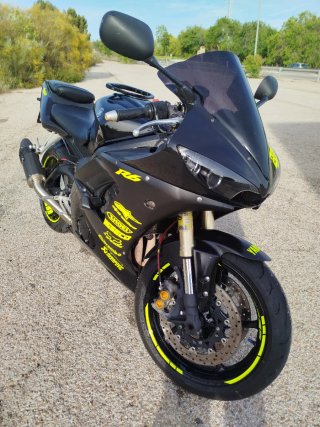 Yamaha R6 Negra