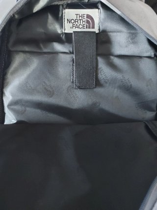 Mochila The North Face gris y negra