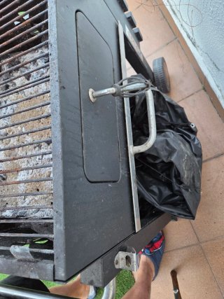 Barbacoa de carbón negra