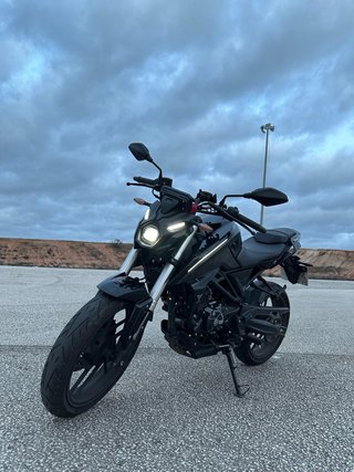 Voge 125R Negra - Moto Naked