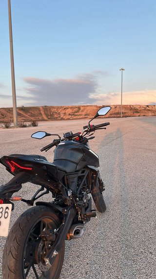 Voge 125R Negra - Moto Naked