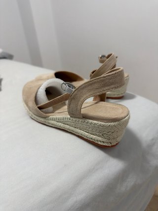Cuñas beige sin estrenar