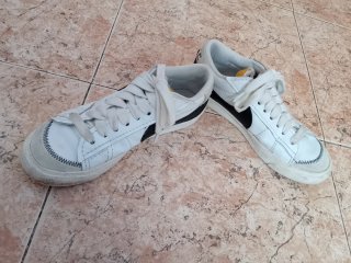 Zapatillas Nike Blancas y Negras