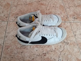 Zapatillas Nike Blancas y Negras