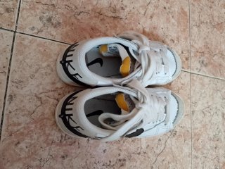 Zapatillas Nike Blancas y Negras