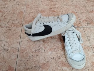 Zapatillas Nike Blancas y Negras