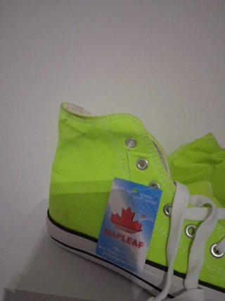 Scarpe da ginnastica alte fluorescenti verdi tagli