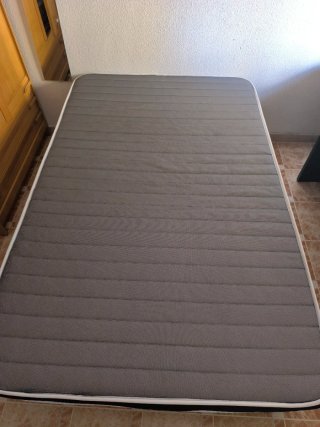 Base de cama y colchón de matrimonio